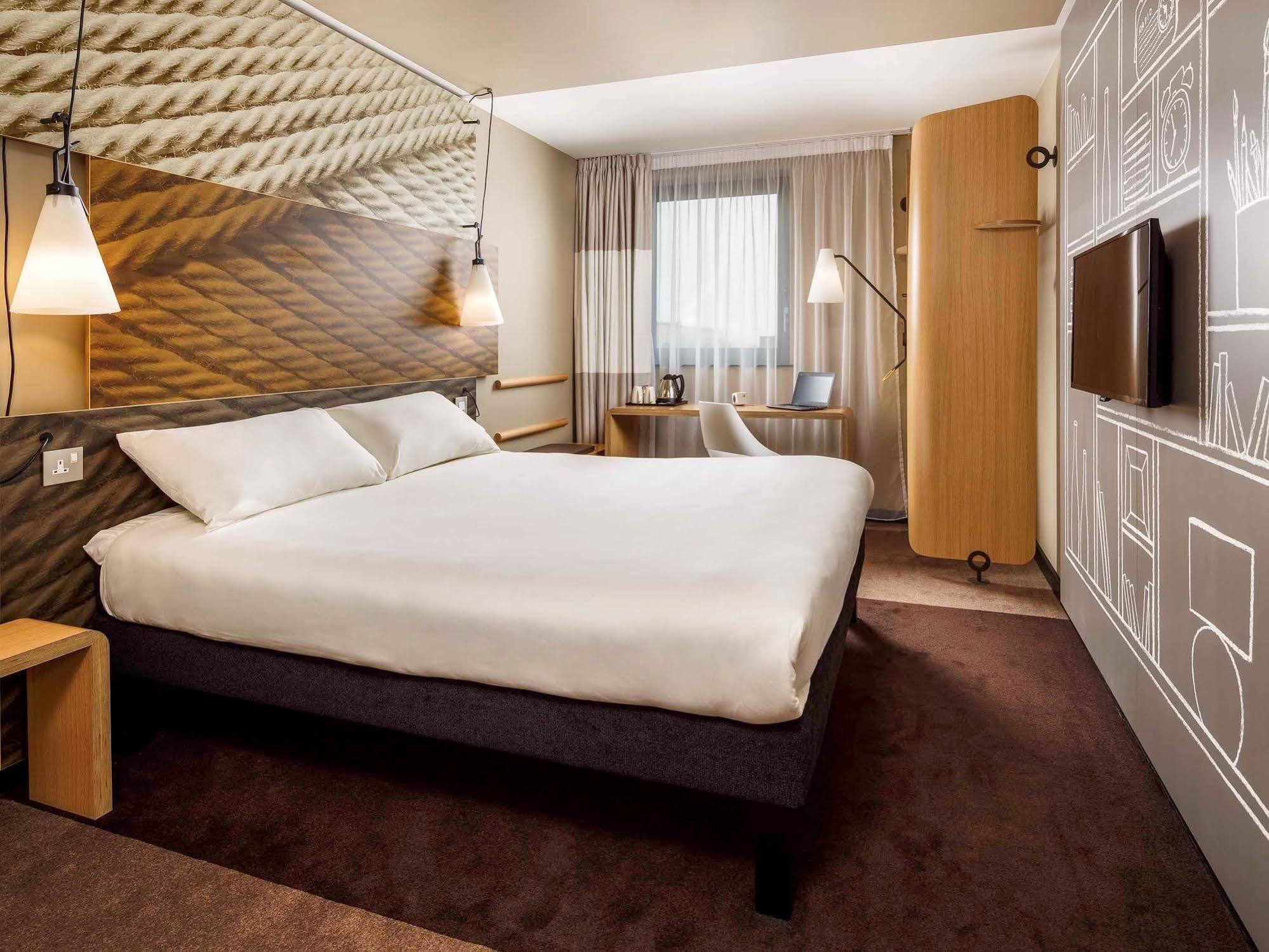 Hotel Ibis Station 3*